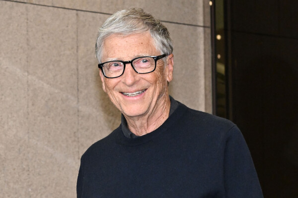 마이크로소프트(MS)의 공동창업자이자 '빌 앤드 멀린다 게이츠 재단' 이사장인 빌 게이츠가 20일 오후 서울 강서구 서울김포비즈니스항공센터를 통해 한국에 입국했다. / 뉴스1