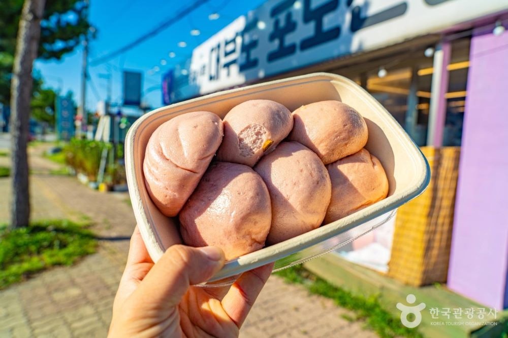 포도찐빵, 냉동제품도 판매 중이다 / 사진=한국관광공사@여행작가 김정흠