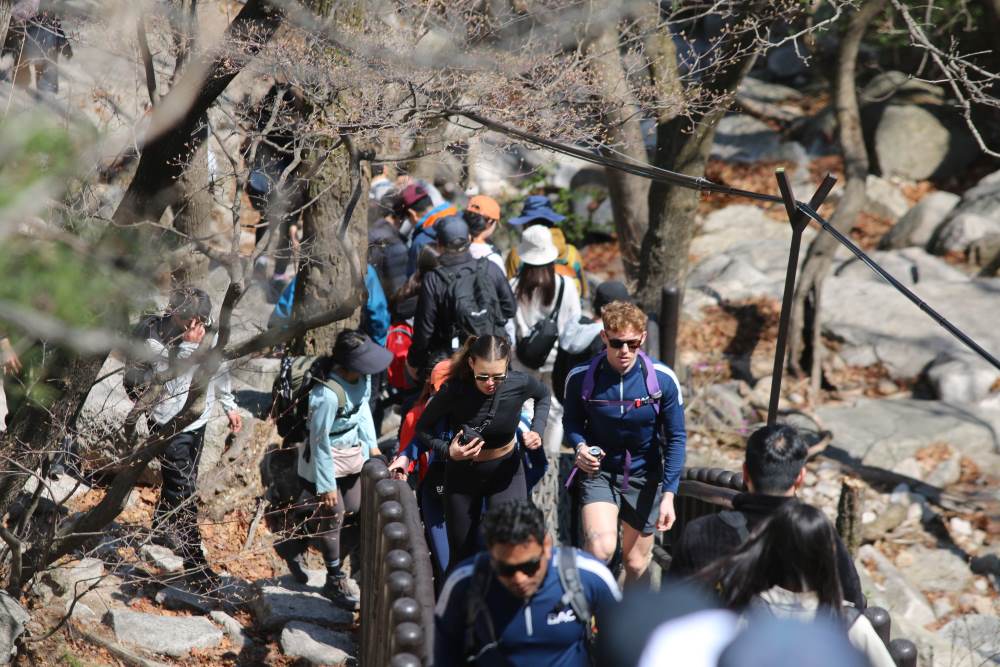 북한산을 즐기는 외국인 관광객 / 사진=서울관광재단