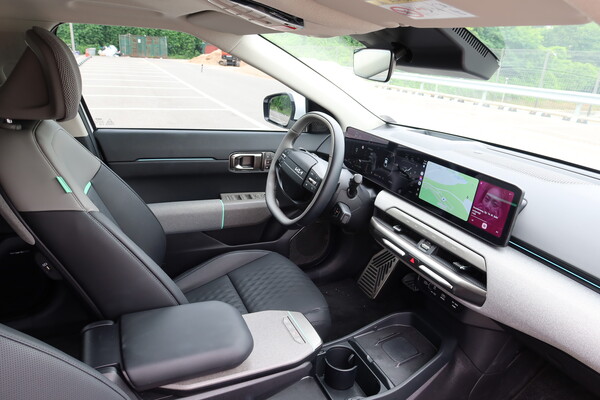 기아 EV4 운전석과 센터페시아 [오두환 기자]