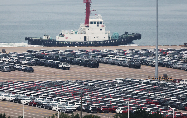  경기 평택항에 수출용 자동차가 세워져 있다 [사진제공=연합뉴스]