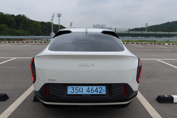 기아 EV4 후면 [오두환 기자]