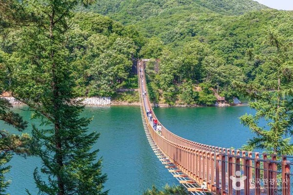 마장호수 출렁다리 (ⓒ한국관광공사 대한민국 구석구석) 