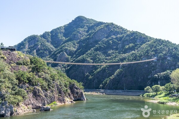 월영산 출렁다리 (ⓒ한국관광공사 대한민국 구석구석)