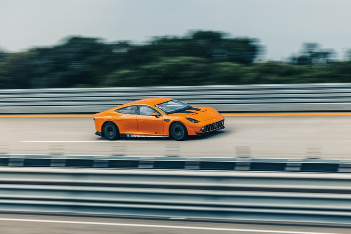 메르세데스-벤츠 전기 콘셉트카 ‘콘셉트 AMG GT XX’. 사진 | 메르세데스-벤츠