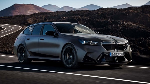 M5 투어링 전측면부. [사진=BMW]