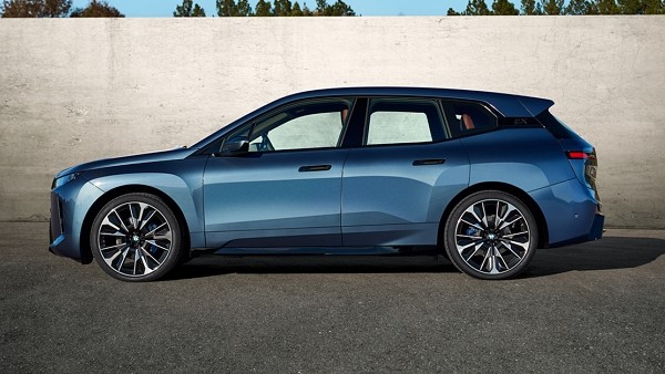 뉴 iX 측면부. [사진=BMW]