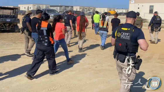 U.S. immigration authorities raided the construction site of an electric vehicle battery plant being jointly built by Hyundai Motor Group and LG Energy Solution in Bryan County, Georgia, on September 4, arresting approximately 450 individuals suspected of being undocumented immigrants (Capture from AFT Atlanta\'s X account) 2025.9.5 / News1