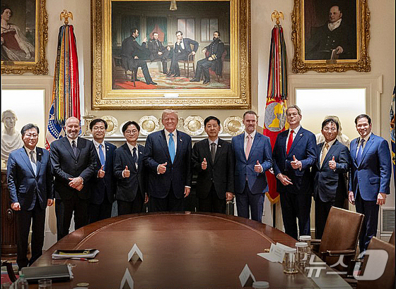 U.S. President Donald Trump poses for a commemorative photo with South Korean government negotiators, including Deputy Prime Minister and Minister of Economy and Finance Koo Yun-cheol, after reaching a trade agreement at the White House in Washington, D.C., on July 30 (Provided by White House\'s X account) 2025.8.1 / News1