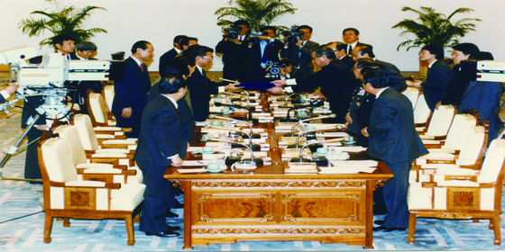 The fifth round of inter-Korean high-level talks at Panmunjom in December 1991 / Provided by the Ministry of Unification