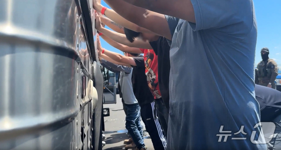 The U.S. Immigration and Customs Enforcement (ICE) has released a video showing the sudden crackdown and detention of over 300 Korean employees at the Hyundai Motor Group and LG Energy Solution joint battery plant construction site in Georgia. (ICE website) 2025.9.6 / News1