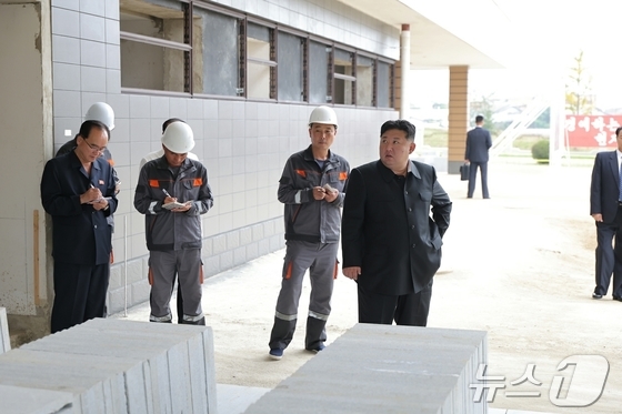 The Rodong Sinmun, the official newspaper of the Workers\' Party of Korea, reported on September 9 that the respected Comrade Kim Jong Un guided the construction project of a hospital in Kusong City on the previous day / Rodong Sinmun