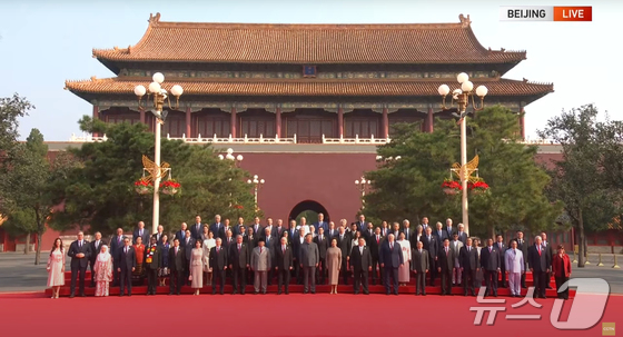 Chinese President Xi Jinping, North Korean Workers\' Party General Secretary Kim Jong Un, Russian President Vladimir Putin, and other distinguished guests pose for a commemorative photo at the 80th anniversary event of the Victory Day (Victory in the War of Resistance Against Japanese Aggression and the War Against Fascism) held at Tiananmen Square in Beijing, China, on Wednesday. 2025.9.3 / News1