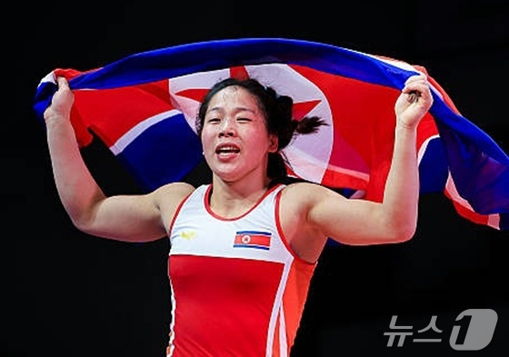 Oh Kyong-ryong, who won a gold medal at the World Wrestling Championships / Rodong Sinmun