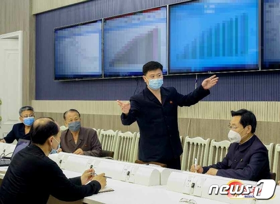 North Korea\'s National Emergency Epidemic Prevention Headquarters conducts a meeting. 2022.06.01 / Rodong Sinmun