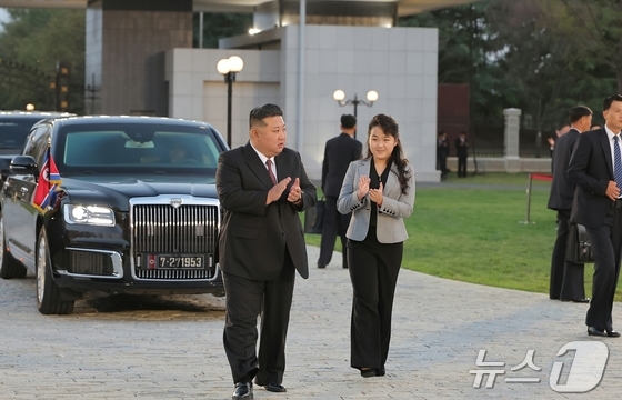 Kim Jong Un, the General Secretary of Workers\' Party of Korea, and Kim Ju Ae / Rodong Sinmun
