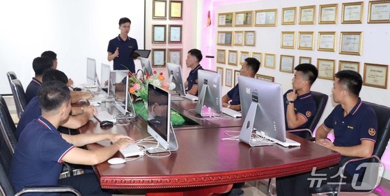 The September issue of Kumsonggangsan, North Korea\'s monthly foreign propaganda magazine, featured an article introducing the electronics manufacturer Blue Sky Trading Company. The photo shows a computer resembling Apple\'s desktop PC, the iMac / Capture from September issue of Kumsonggangsan