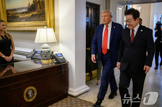 South Korean President Lee Jae Myung walks after being received by U.S. President Donald Trump at the entrance of the White House in Washington, August 25. 2025.08.31 (Provided by the White House) / News1