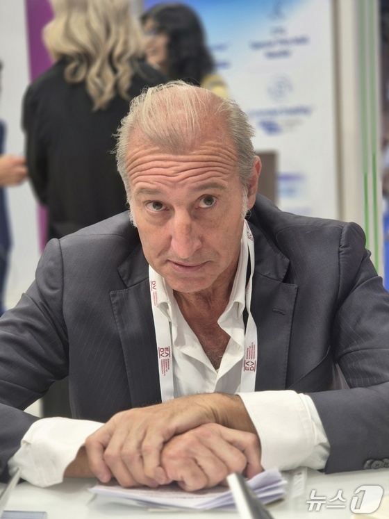 Fernando de Mora, Professor at the School of Pharmacy of the Autonomous University of Barcelona, Spain, during an interview / News1