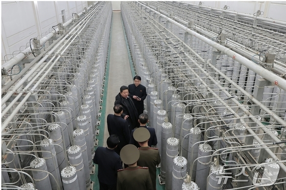 The Rodong Sinmun, the official newspaper of the Workers\' Party of North Korea, reported on January 29 that Comrade Kim Jong Un conducted on-site guidance at nuclear material production facilities and nuclear weapons research institutes, accompanied by Hong Seung-mu, the first vice director of the party\'s munitions industry department / Rodong Sinmun
