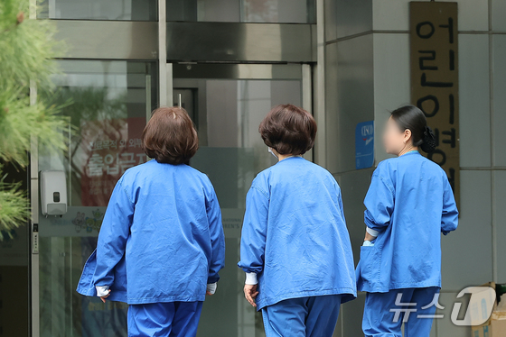 Nurses move around at a university hospital in Seoul on March 12. 2025.3.12 / News1