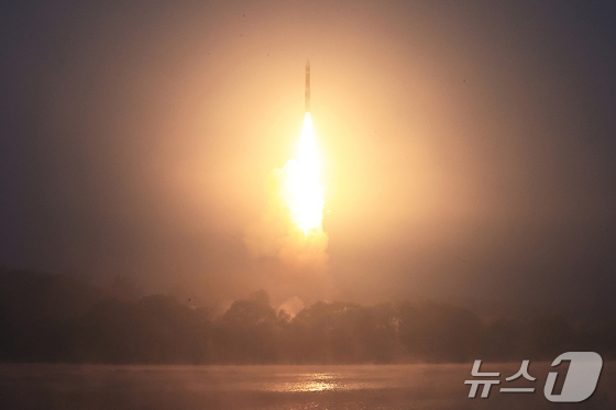 A Hwasong-19 intercontinental ballistic missile (ICBM) launched by North Korea on October 31 last year / Rodong Sinmun