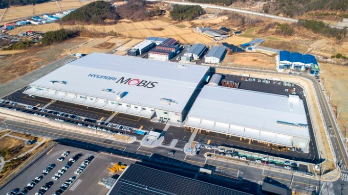 현대차 노사가 올해 임단협 잠정 합의안을 도출한 반면, 현대모비스는 교섭 결렬로 파업이 이어지고 있다. 사진은 현대모비스 영남물류센터 전경. /사진=현대모비스