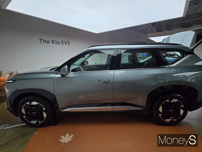 EV5는 패밀리카 수요를 겨냥한 전기 SUV로 NCM 배터리를 탑재해 가격 경쟁력을 강화했다. /사진=김이재 기자