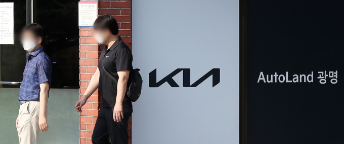 기아 노조가 오는 19일 노조원을 대상으로 쟁의행위 돌입 여부를 묻는 찬반투표를 진행한다. 사진은 기아 오토랜드 광명. /사진=뉴스1