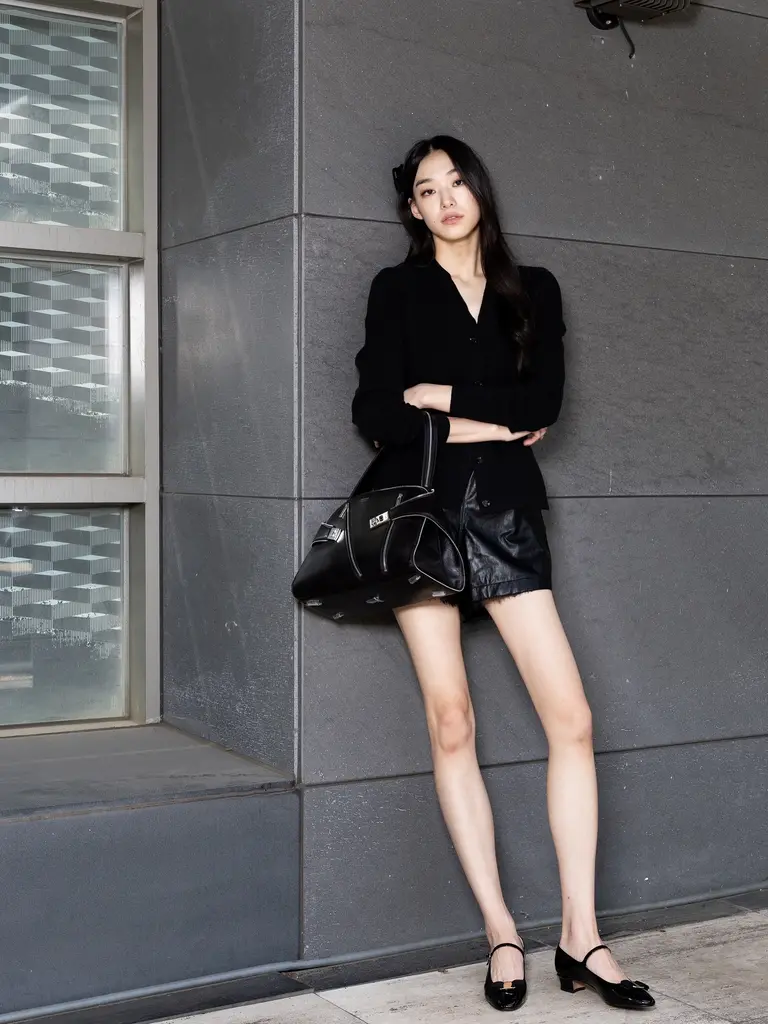 Elevate Your Style: Kim Seol-hee’s All-Black Look Inspired by S/S Seoul Fashion Week