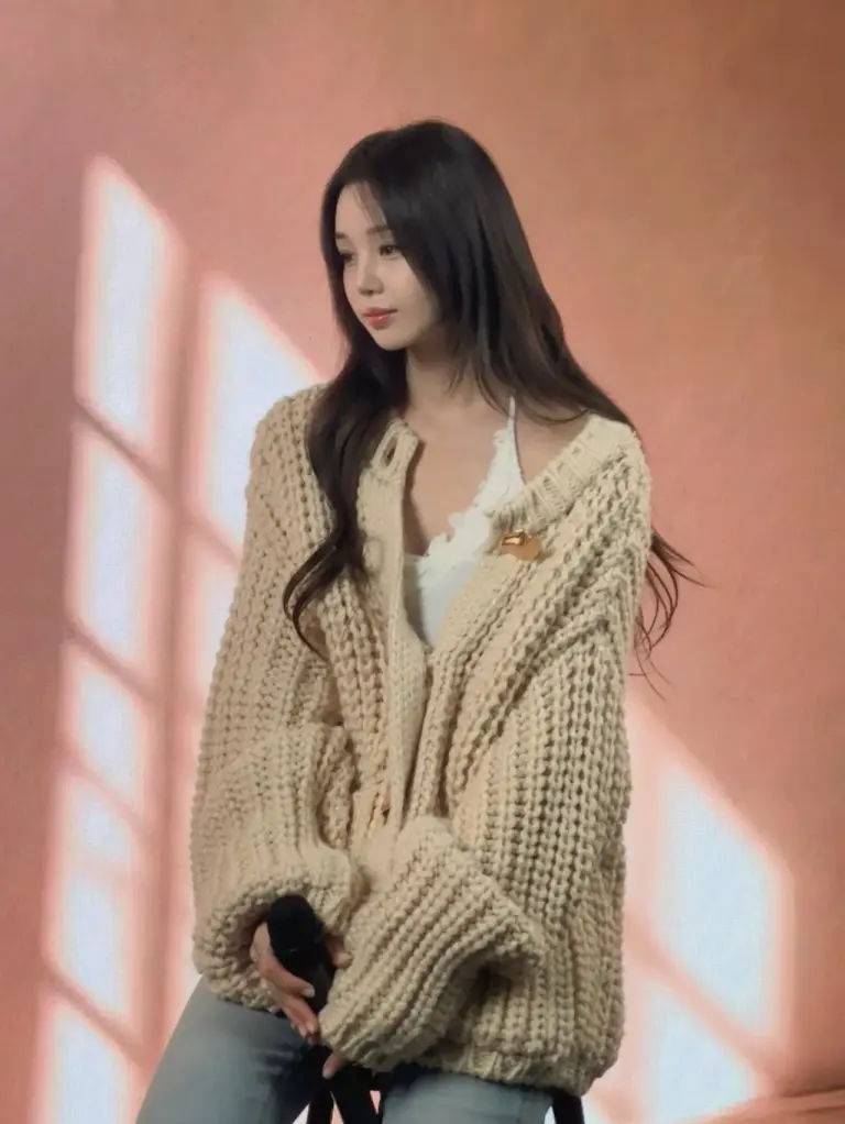Discover Nam Gyu-ri’s Fall Fashion: 5 Must-Have Beige Cardigans and Casual Denim Looks