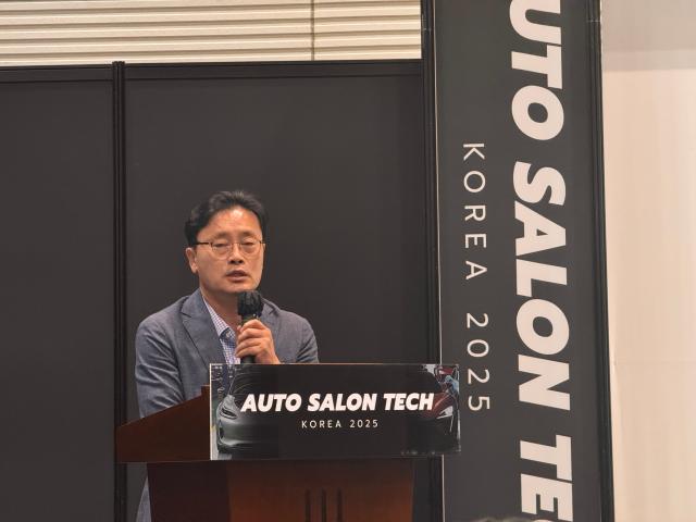 지난 19일 경기 고양 킨텍스에서 열린 대한민국 모빌리티산업 심포지엄에서 하성용 한국자동차모빌리티안전학회 회장이 발표하고 있다 사진이성진 기자