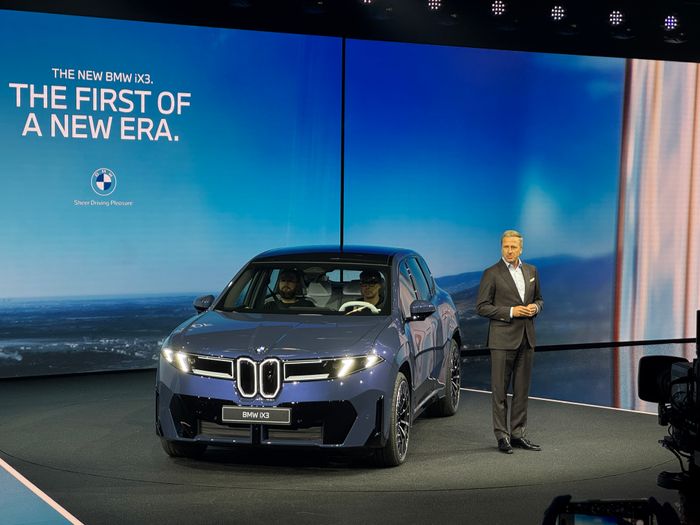 올리버 집세 BMW그룹 회장이 6일(현지시간) 독일 뮌헨에서 열린 신형 iX3 공개 행사에서 인사말을 하고 있다.ⓒ데일리안 편은지 기자