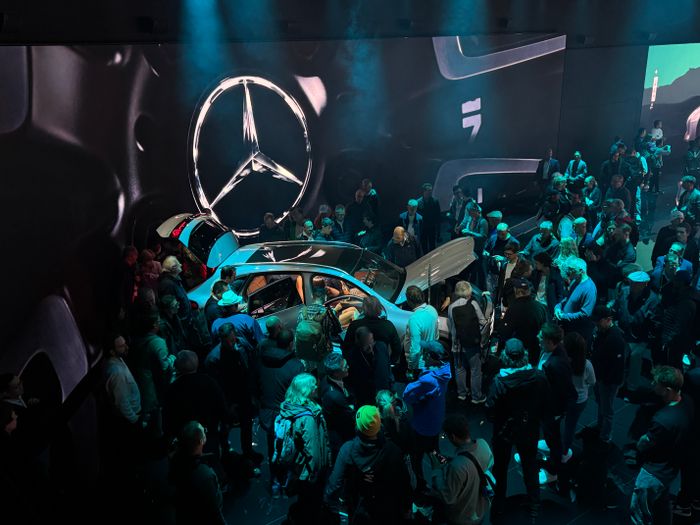 벤츠 전시관 내부가 관람객들로 붐비고 있다.  ⓒ데일리안 편은지 기자 