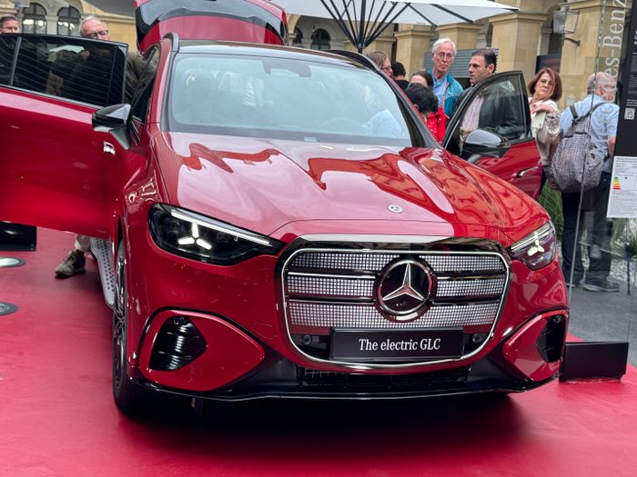 메르세데스-벤츠 전시관 내 