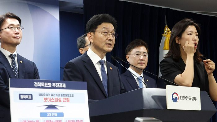 윤창렬 국무조정실장이 28일 오전 서울 종로구 정부서울청사에서 