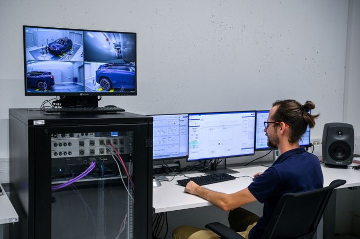 데브레첸 공장 퀄리티 랩 ⓒBMW코리아