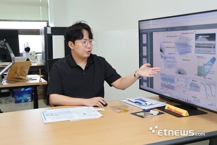 최준환 단국대 화학공학과 교수가 뉴로모픽 반도체에 관해 설명하고 있다.