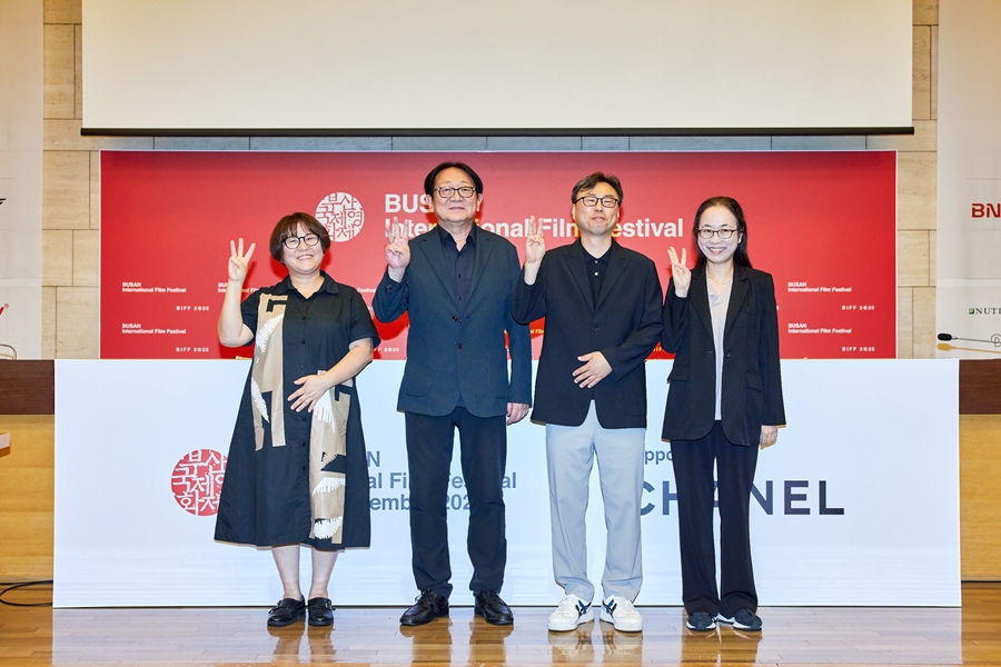부산국제영화제의 김영덕 마켓위원장, 박광수 이사장, 정한석 집행위원장, 박가언 수석 프로그램(왼쪽부터). 사진제공=부산국제영화제
