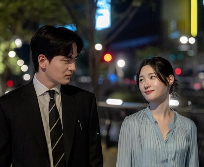 함께 소송 사건을 해결하며 성장하는 변호사들의 이야기를 그린 이 작품에서 이진욱은 베테랑 변호사 윤석훈을 연기했다. 사진제공=JTBC