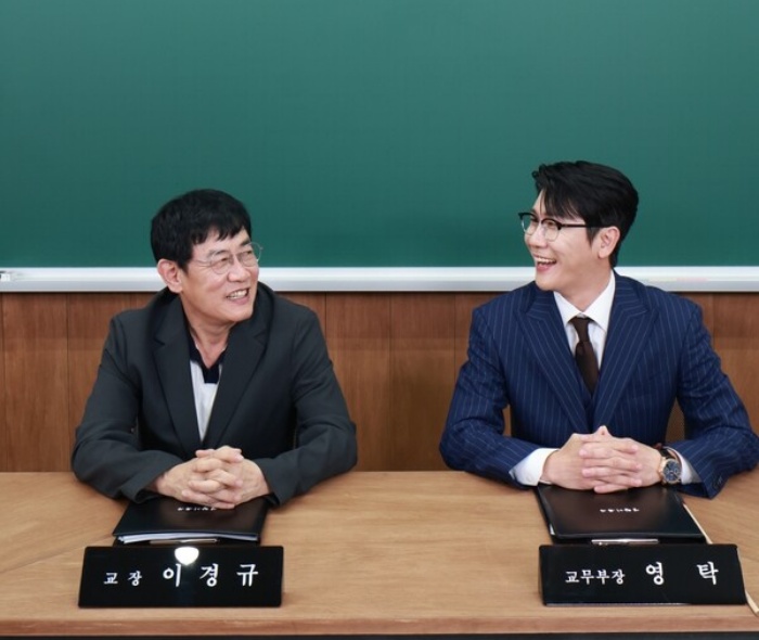 '개는 훌륭하다' 새  MC로 발탁된 가수 영탁(오른쪽). 사진제공=KBS