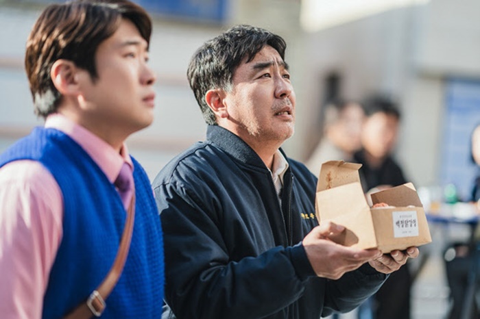 안재홍(왼쪽)과 류승룡. 사진제공=넷플릭스