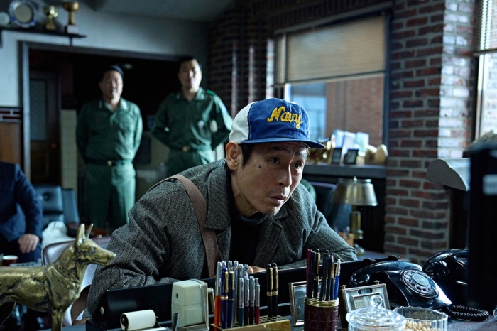 변성현 감독의 새 영화 '굿뉴스' 한 장면. 변성현 감독과 배우 설경구는 이 작품으로 네 번째 호흡을 맞췄다. 사진제공=넷플릭스