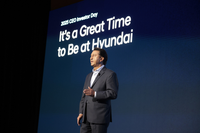 호세 무뇨스 현대차 사장이 18일(현지 시간) 미국 뉴욕 맨해튼 ‘더 셰드’에서 열린 ‘2025 CEO 인베스터 데이’ 행사에서 미국 관세 이후의 성장 전략에 대해 설명하고 있다. 사진 제공=현대차그룹