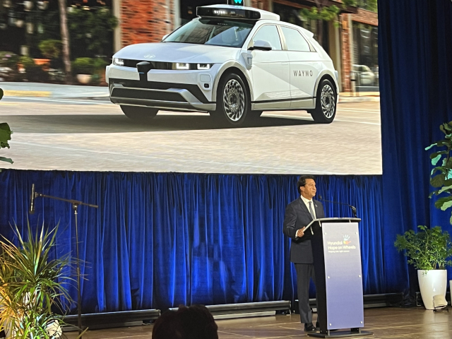 호세 무뇨스 현대차 사장이 3일(현지 시간) 미 워싱턴DC 국립 대성당에서 열린 ‘현대 호프 온 휠스’ 행사에 참석해 발언하고 있다.