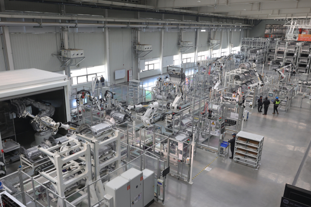 샤오미 전기차 공장에서 ‘하이퍼 다이캐스팅’ 공정이 이뤄지고 있다. 사진 제공=샤오미