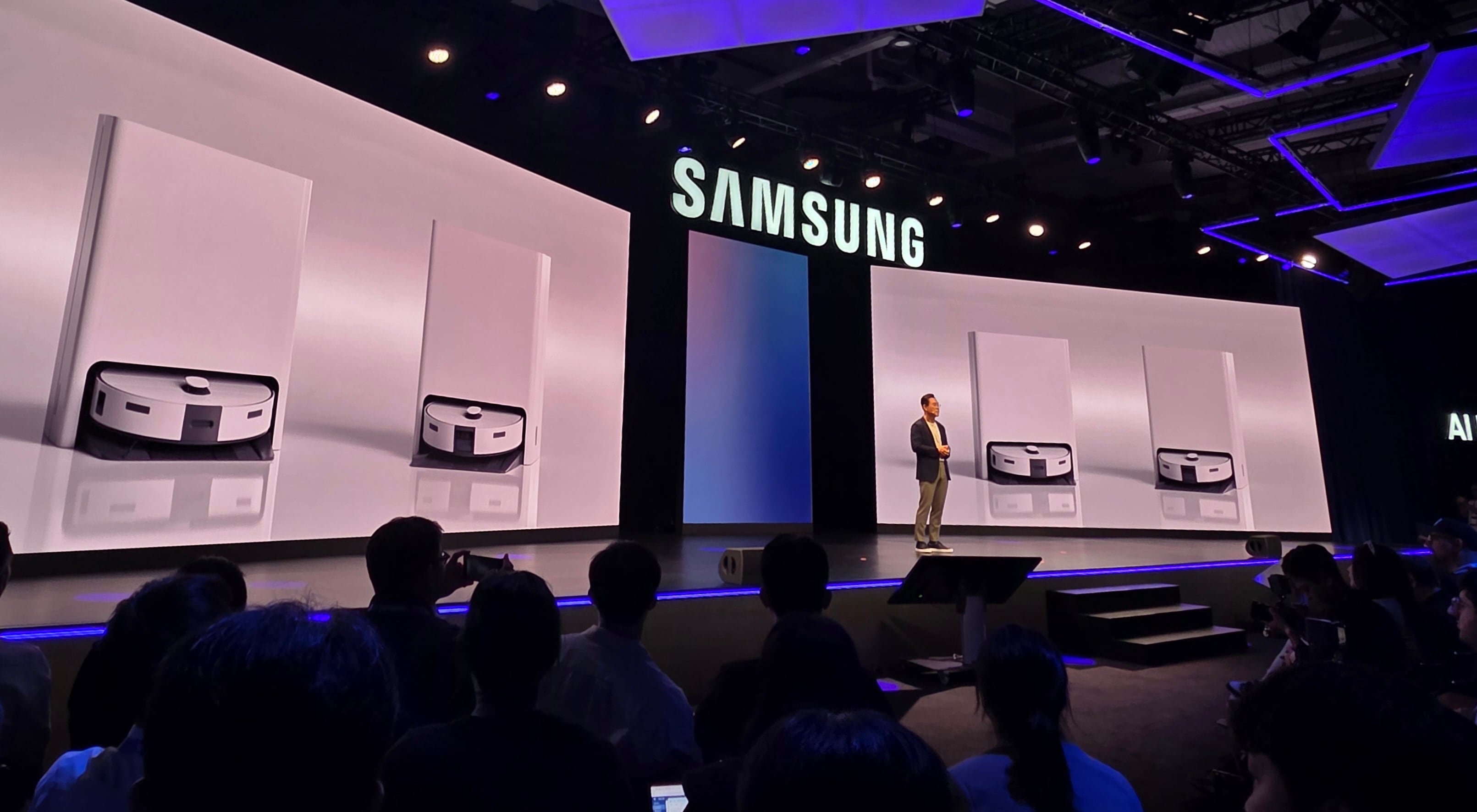 4일(현지시각) 김철기 삼성전자 DA사업부장(부사장)이 독일 베를린에서 열리는 유럽 최대 가전 전시회 'IFA 2025' 개막에 앞서 열린 ‘삼성 프레스 콘퍼런스’에서 ‘AI 홈’의 상용화 시대를 선언하고 있다./최지희 기자