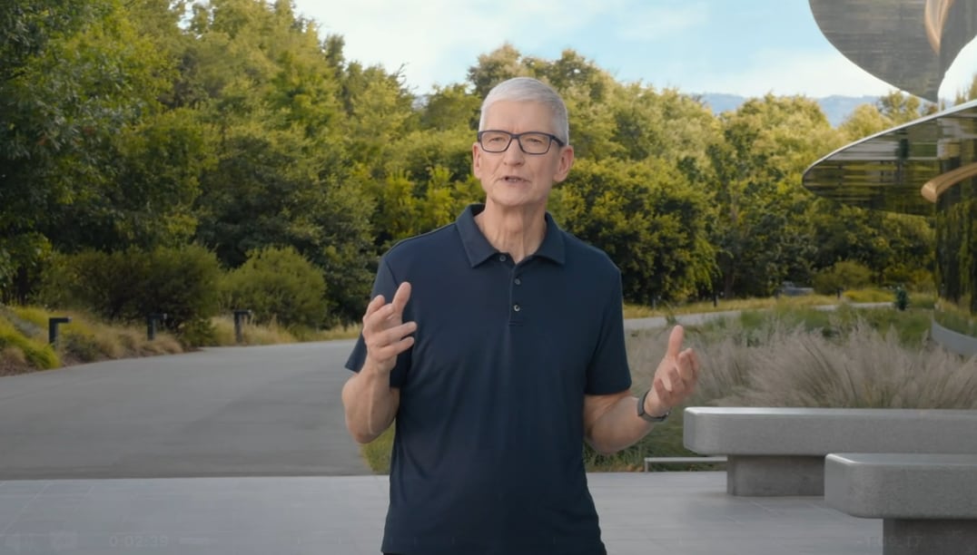 팀 쿡 애플 최고경영자(CEO)가 9일(현지시각) 미국 캘리포니아주 쿠퍼티노에 있는 애플파크에서 아이폰17 시리즈 등 신제품을 공개하고 있다./애플 홈페이지 캡처