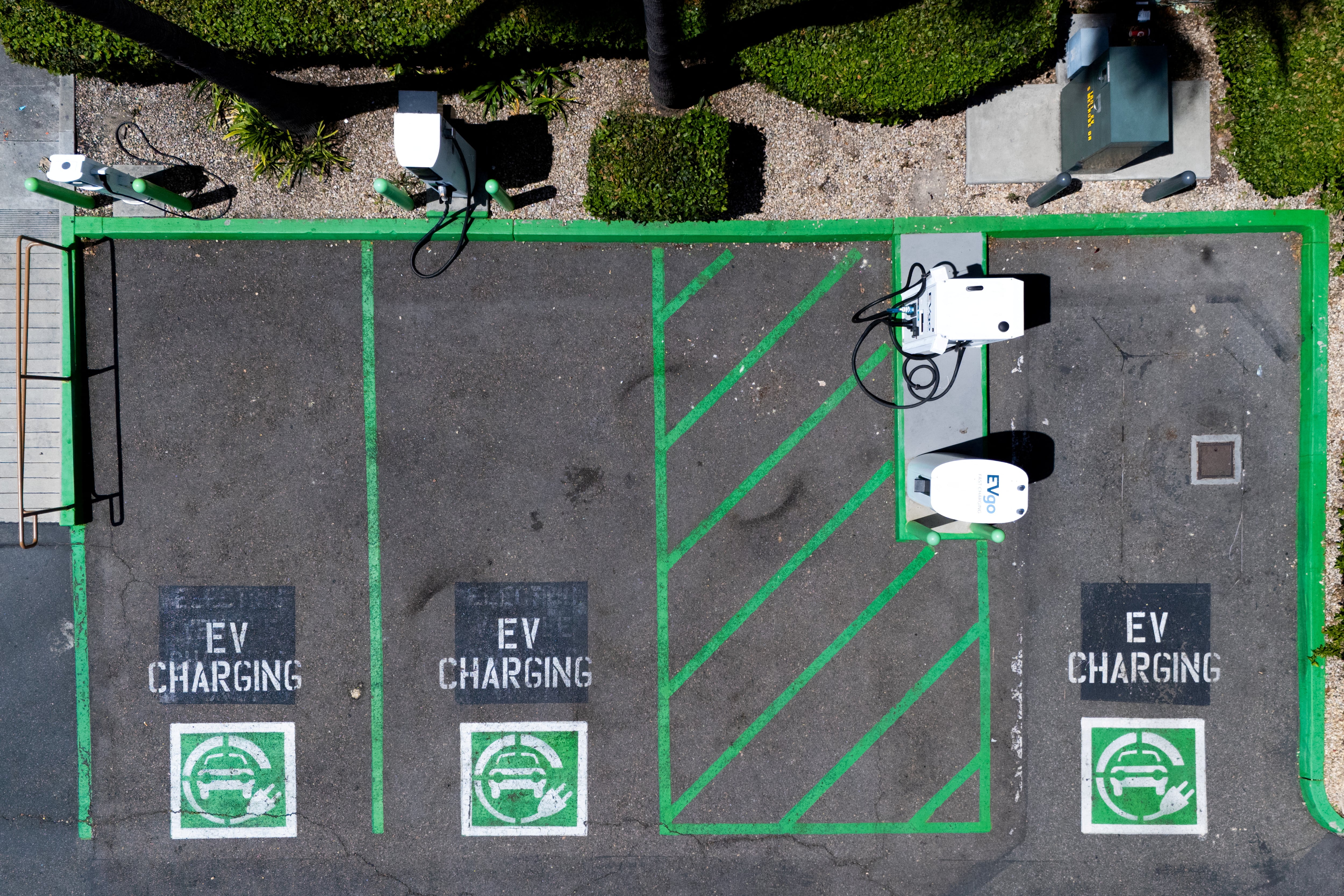 미국 캘리포니아주에 있는 한 전기차 충전소./연합뉴스