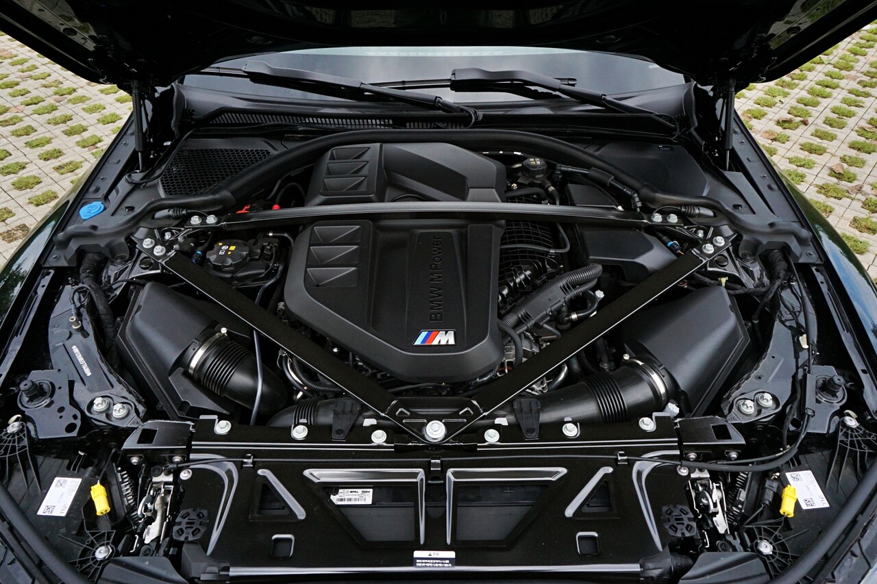 BMW M3 컴페티션 M x드라이브의 직렬 6기통 M 트윈파워 터보 엔진. / 허인학 기자